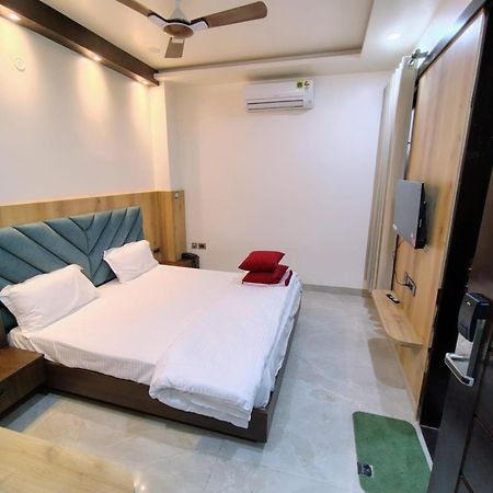 Celebration Guest House ラクナウ エクステリア 写真