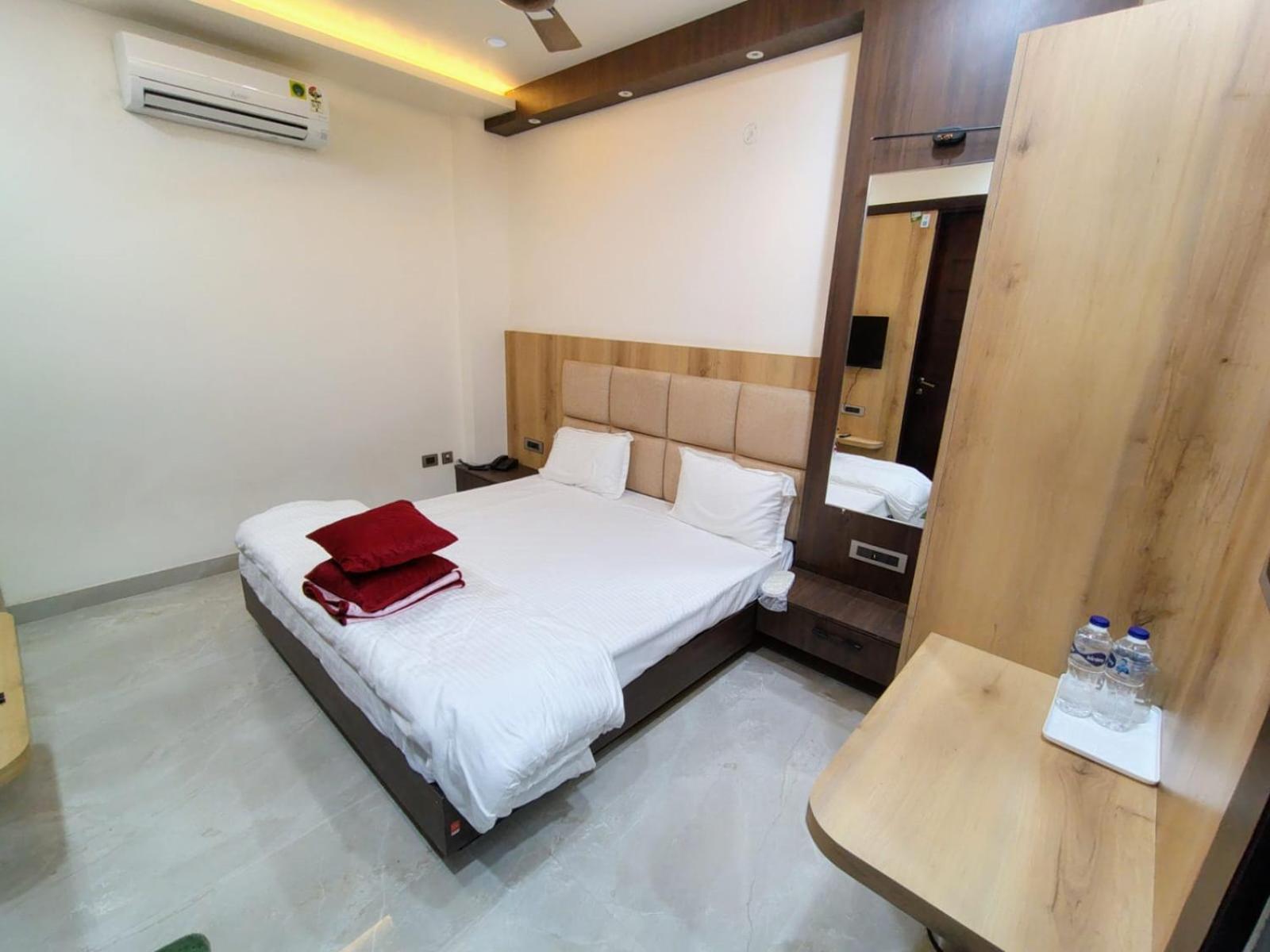 Celebration Guest House ラクナウ エクステリア 写真